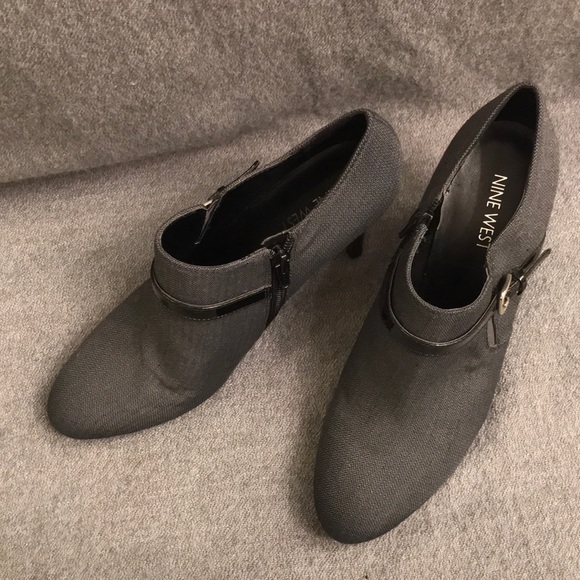 Nine West | 8M Ankle Bootie 3.5in Heel - Picture 2 of 3